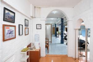 a hallway with white walls and an archway at RedDoorz at Hotel Raditia Graha Yogyakarta in Yogyakarta