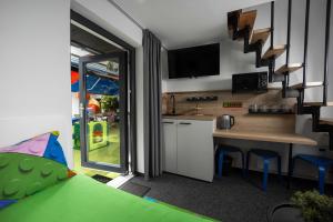 Kuchyň nebo kuchyňský kout v ubytování Hotel a Museum of Bricks