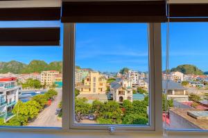 Nespecifikovaný výhled na destinaci Ha Long nebo výhled na město při pohledu z hotelu