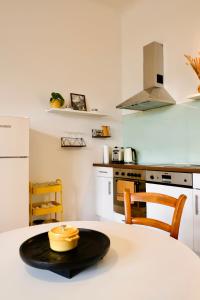 Köök või kööginurk majutusasutuses Zentrales und stilvolles Apartment mit Parkplatz - Schlossbergblick