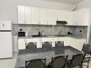 Una cocina o cocineta en Good Home 4 fotos más