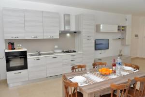 Кухня или мини-кухня в Appartamento Arancio
