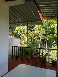 Balkón nebo terasa v ubytování Camellia Inn