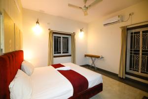 a bedroom with a bed and a window at Nestoa Suites - Benson Town in Bangalore