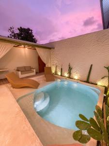 Bazén v ubytování Staycationku Premium Jogja Villas nebo v jeho okolí + 8 fotografií