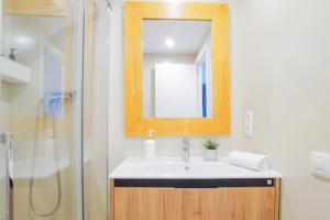 a bathroom with a sink and a mirror at Budget Beach Studio 24 in Calonge +18 photos