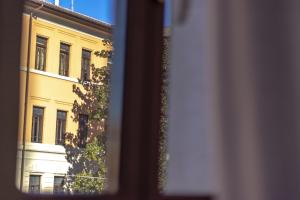 a view of a yellow building from a window at Maison 161 in Rieti