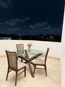 En balkon eller terrasse på NTHC Estates Adjiringanor East Legon + 13 billeder