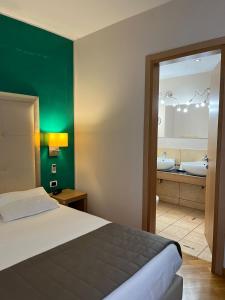 Giường trong phòng chung tại Hotel Europa +40 ảnh