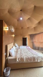 Ένα ή περισσότερα κρεβάτια σε δωμάτιο στο Mara Camp Wadi Rum