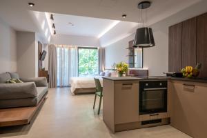 Nhà bếp/bếp nhỏ tại CENTRO Suites