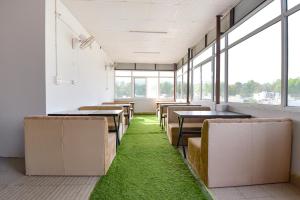 Posezení v ubytování FabHotel Nakshatra Palace