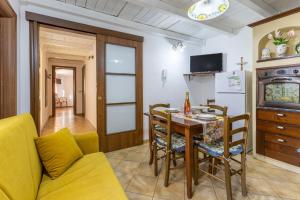 Телевизор и/или развлекательный центр в Casa Carolina Pozzallo