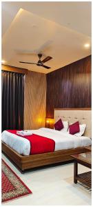 Φωτογραφία από το άλμπουμ του Hotel Kavyani Sidhant Palace Near Kashi Vishwanath Temple - Free Wifi and Free Parking Facilities - Free Wifi Facilities # Fully Air conditioning Luxuary Room - Top Rated Hotel In Varanasi στο Βαρανάσι