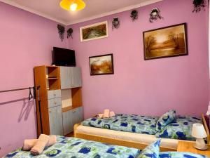 Postel nebo postele na pokoji v ubytování Színes Vendégház Tokaj