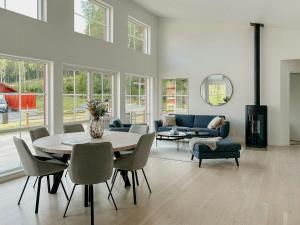 Χώρος καθιστικού στο Modern Villa In Historic Pershyttan