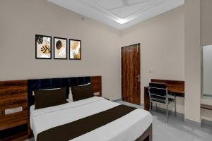 Ένα ή περισσότερα κρεβάτια σε δωμάτιο στο Super Hotel O Kota Railway Junction Formerly Formerly Aagam Inn
