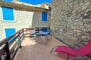 En balkon eller terrasse på L'Echo des étangs