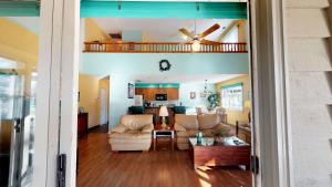 Et opholdsområde på Club Villas Unit 8C + 10 billeder