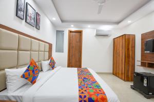 Postel nebo postele na pokoji v ubytování FabHotel Evergreen