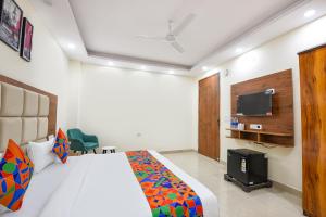 TV a/nebo společenská místnost v ubytování FabHotel Evergreen