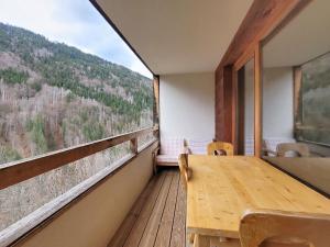 En generel udsigt til bjerge eller udsigt til bjerge taget fra lejligheden + 3 billeder