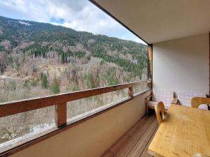 En generel udsigt til bjerge eller udsigt til bjerge taget fra lejligheden