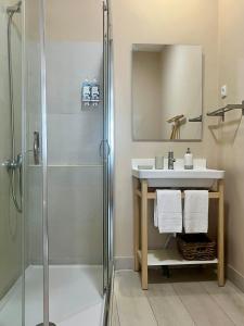 Koupelna v ubytování Lisbon Story Guesthouse + 58 fotografií