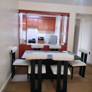 Кухня или мини-кухня в Greatwall Apartments, Cozy 3-Bedroom, Syokimau
