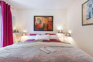 En eller flere senge i et værelse på Ferienhaus Christina + 15 billeder