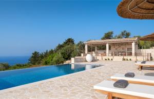 une villa avec une piscine et un pavillon dans l'établissement Villa Moundela, à Katsimátika 27 autres photos