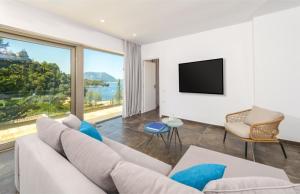 TV a/nebo společenská místnost v ubytování Spilia View