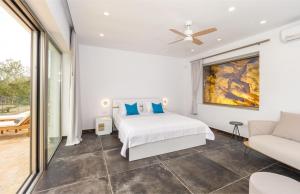 Postel nebo postele na pokoji v ubytování Spilia View + 12 fotografií