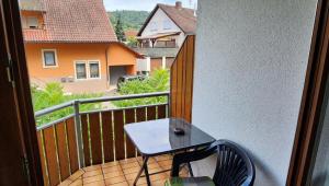 En balkon eller terrasse på Gaestehaus Tagescafe Eckenfels