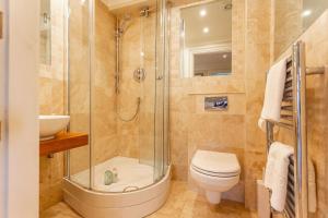 Et badeværelse på Swilken Lodge - Blacklaws Steading + 55 billeder