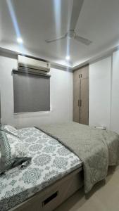 Postel nebo postele na pokoji v ubytování Modern, Spacious & One of the Best in Town