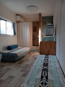 a small room with a bed and a window at Asahi Seaside Cottage - Vacation STAY 42134v in Asahi