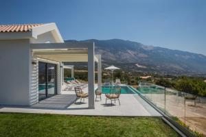 a villa with a view of a swimming pool at Villa Stellina in Karavádhos