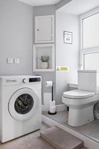 Фотография из галереи Leo Apartment - 4 Bedroom Flat in Nairn в городе Нэрн