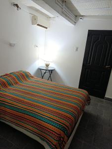 Ένα ή περισσότερα κρεβάτια σε δωμάτιο στο Areco hospedaje 2