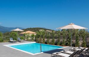 Nespecifikovaný výhled na hory nebo výhled na hory při pohledu z vily