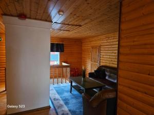 Μια τηλεόραση ή/και κέντρο ψυχαγωγίας στο Kaluri Guesthouse +10 φωτογραφίες