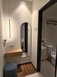 Ένα μπάνιο στο Domuss Guesthouse- 4B3B Tunas