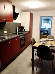 Kuchyň nebo kuchyňský kout v ubytování Südeifel Spangdahlem