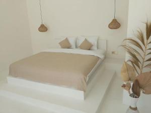 En eller flere senge i et værelse på Dakings Greece House