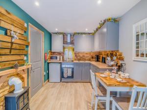 Køkken eller tekøkken på Coachmans Cottage - Uk50418