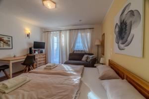 Postel nebo postele na pokoji v ubytování Schoenes 1 Zimmer, Sauna, Nationalpark, Free Parking