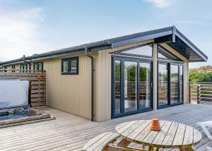 Το κτήριο όπου στεγάζεται  το παραθεριστικό πάρκο