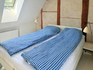 Кровать или кровати в номере Town House With Sea View In Historic Ærøskøbing