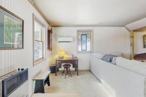 Χώρος καθιστικού στο Apartment - Hawk 1-A Mountain Vista Retreat